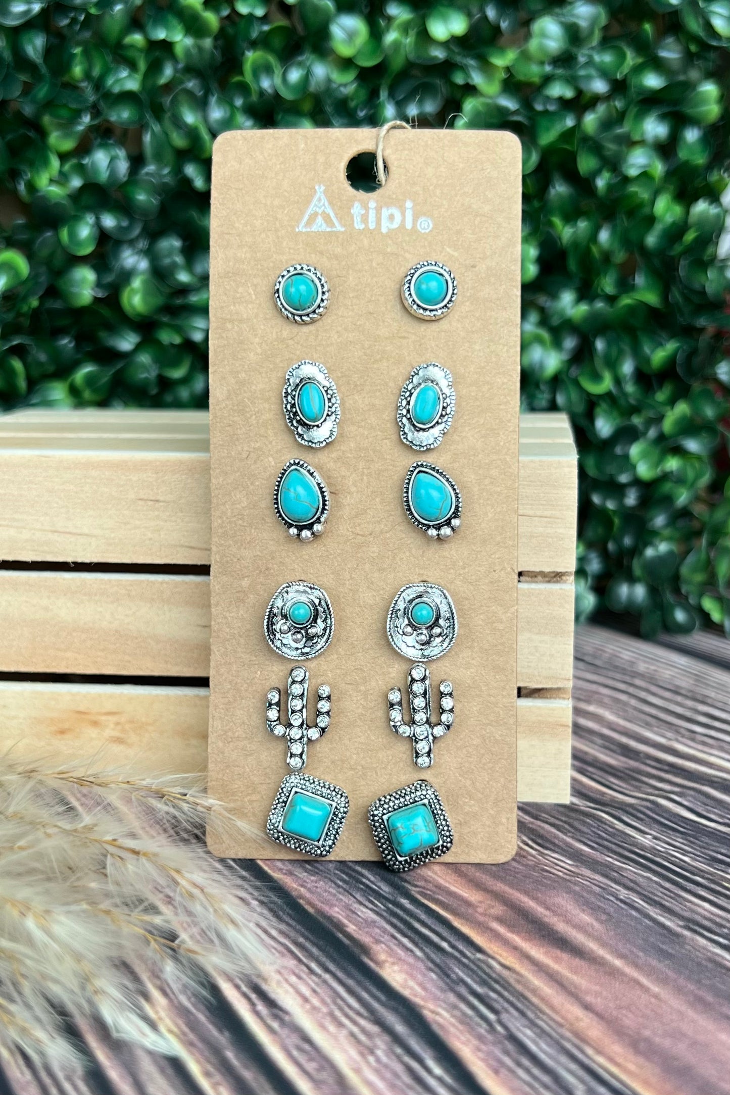 Tipi Stud Earrings Sets