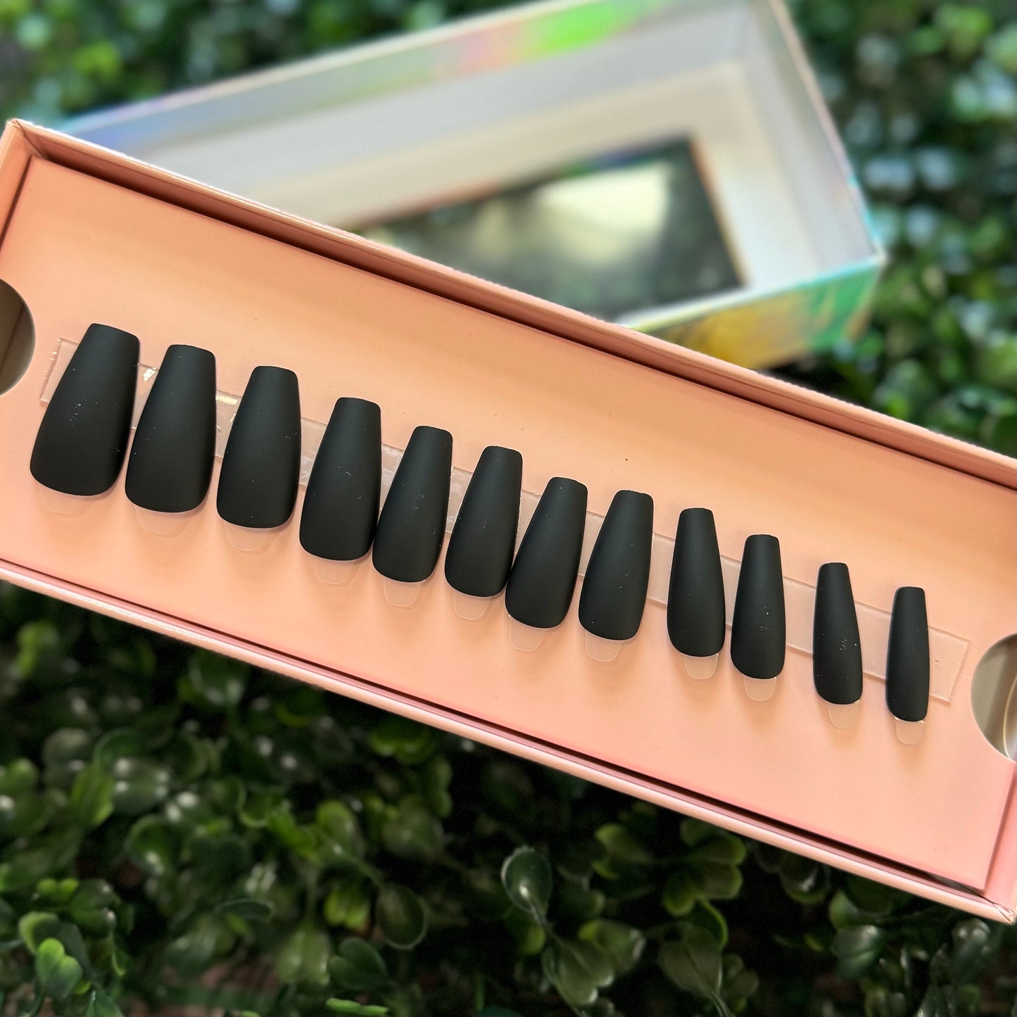 Black Out Press on Nails